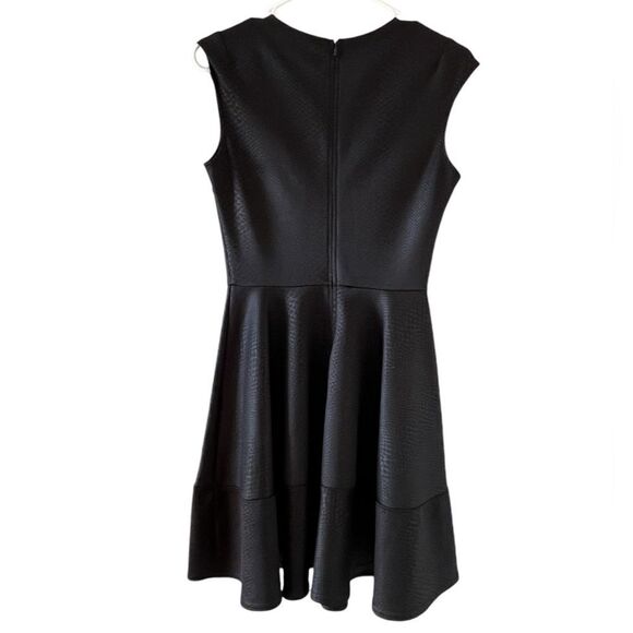 Womens’ Bar III V-Neck Dress Size S - Picture 2 of 3